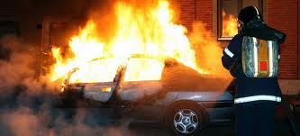 Έκαψαν αυτοκίνητο με μολότοφ