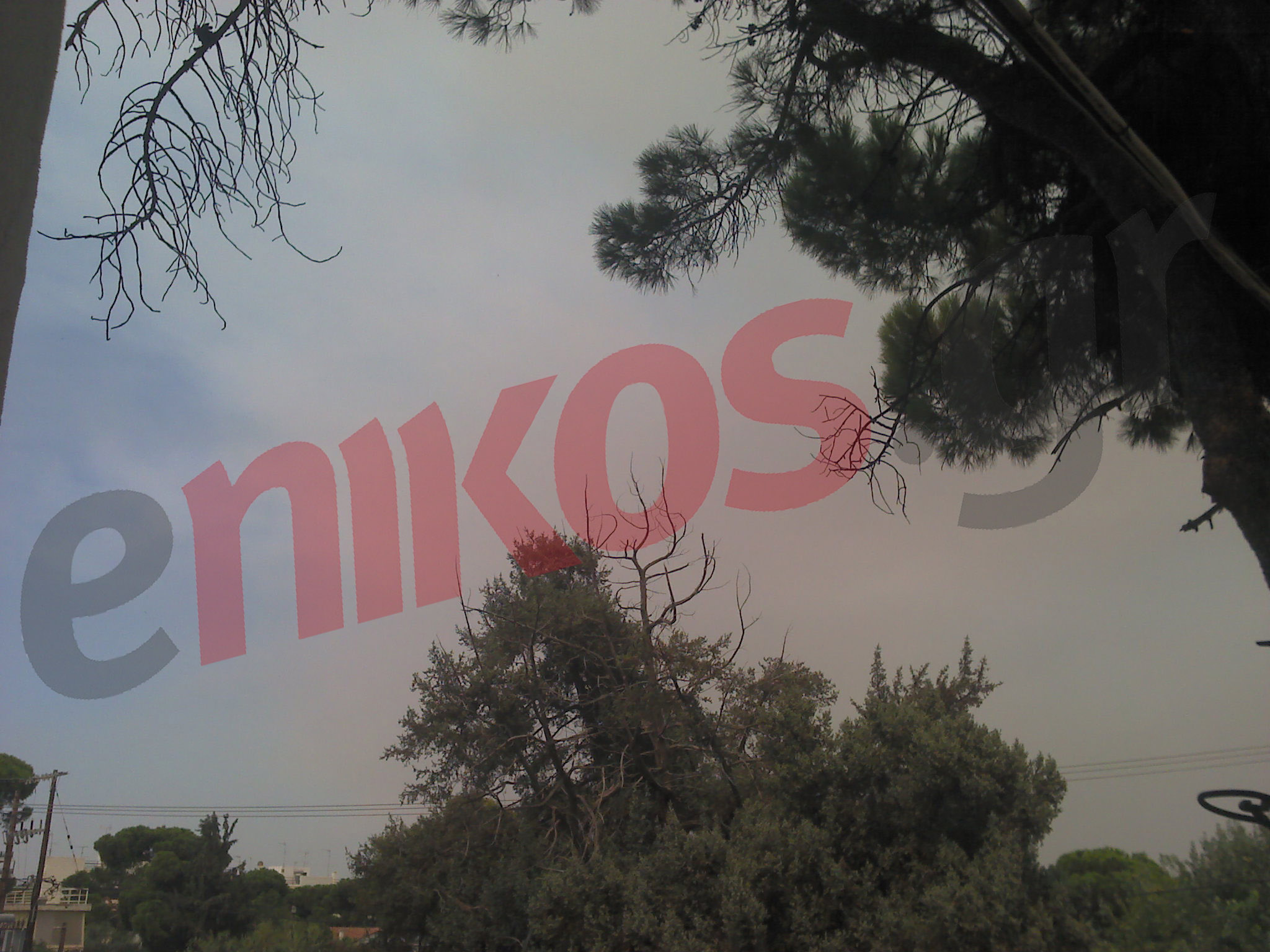 Ζούμπερι-Καπνοί σκεπάζουν τον ουρανό