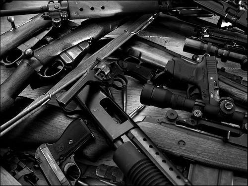 Βαριές ποινές για εισαγωγείς όπλων