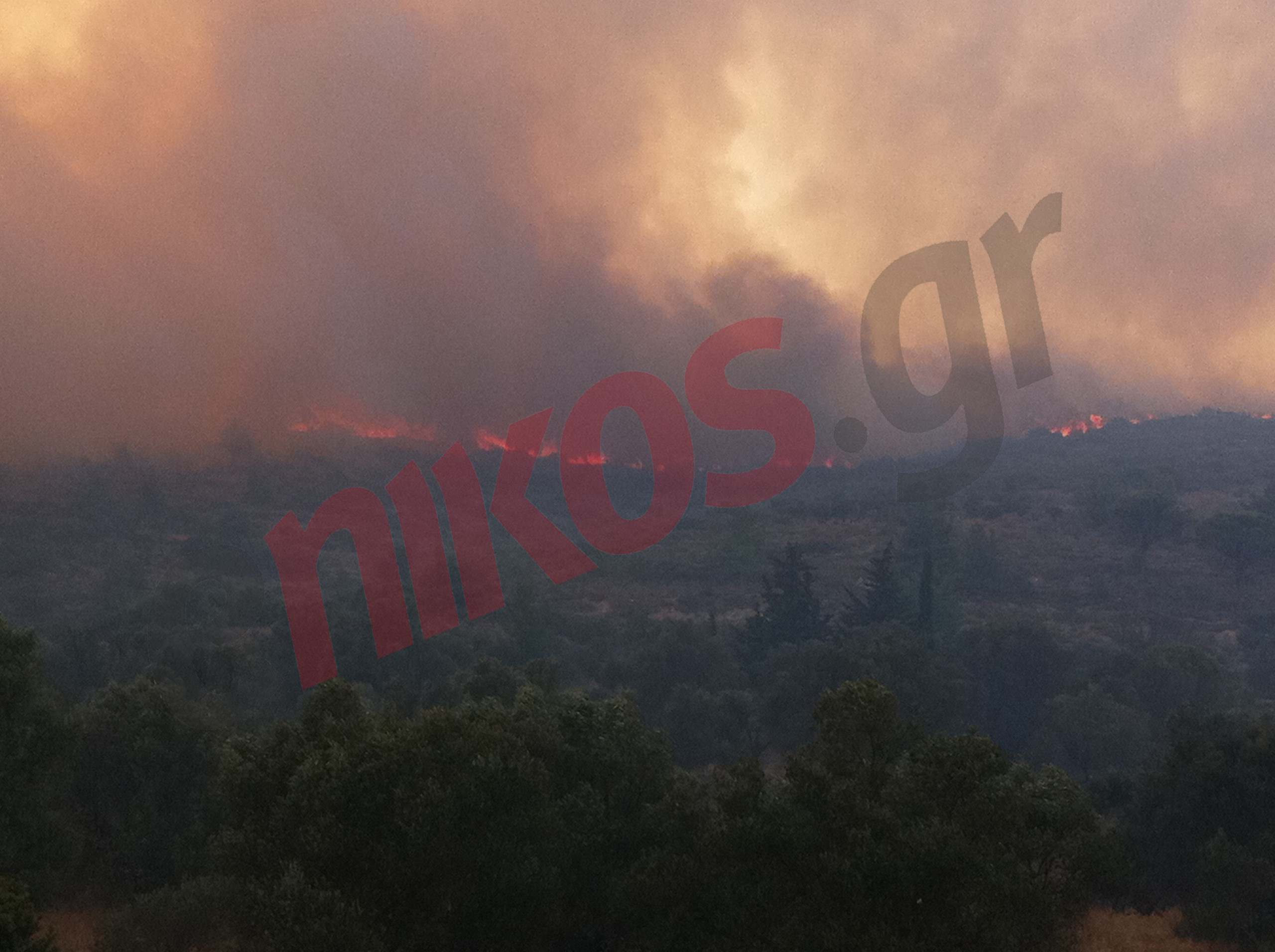 Τώρα-Βίντεο από τη φωτιά στη Χίο