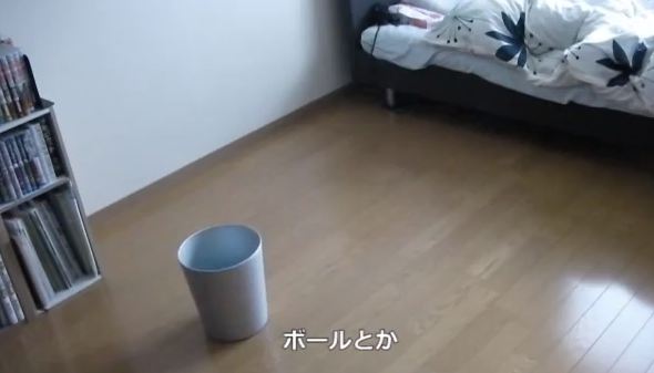 Κι όμως. Μαζεύει τα σκουπίδια!