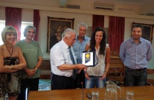 Τίμησαν τη Λεδάκη