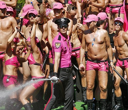 Gay parade τέλος