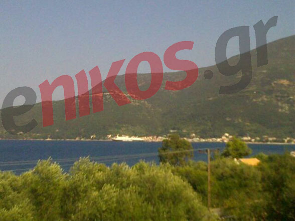 Παραμένει δεμένο στο λιμάνι