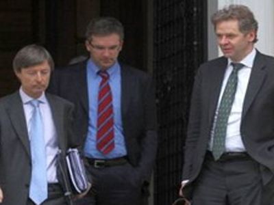 Επιμένουν για απολύσεις