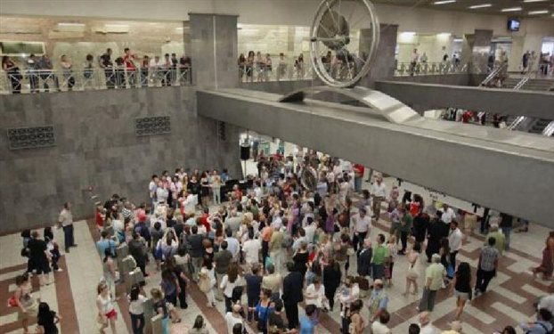 Καταστήματα στο μετρό