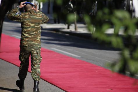 Λέει για τις μεταθέσεις αξιωματικών…