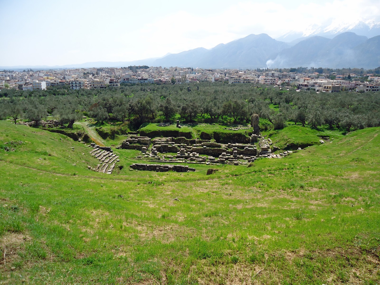 “Ζωντανεύει” το θέατρο της Σπάρτης