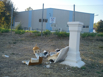 Κατέστρεψαν εκκλησάκι