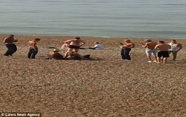 Όργιο σε παραλία του Brighton