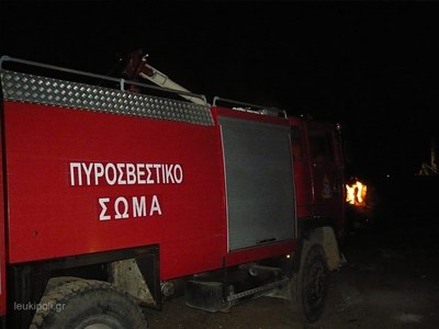 Στις φλόγες εργοστάσιο στο Αιγάλεω