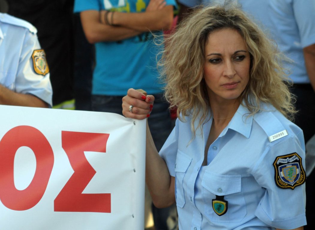 Στον “τάκο” οι περικοπές