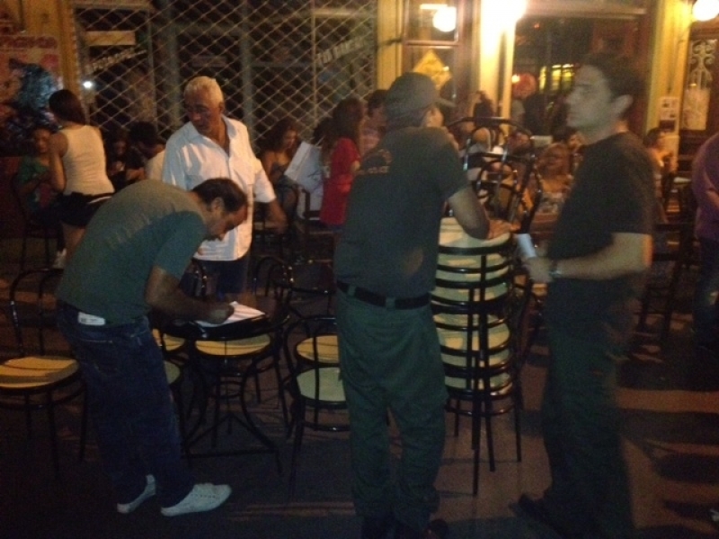 Τώρα-Μαζεύουν τραπεζοκαθίσματα