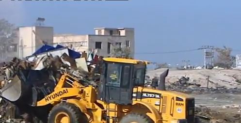 Γκρεμίζουν τα παράνομα κτίσματα