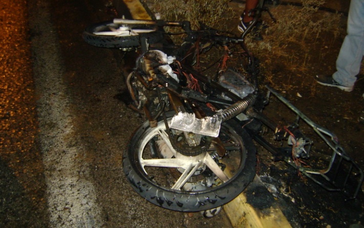 Κάηκε μηχανάκι