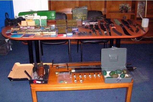 Ο πιλότος έκρυβε οπλοστάσιο