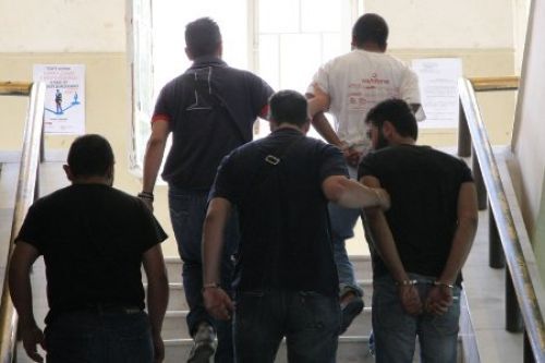 Ελεύθερος με περιοριστικούς όρους