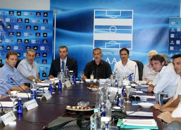 Super League:”Προσωρινές άδειες”