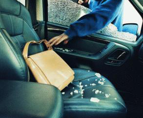 Άρπαξαν 10.000 από το ΙΧ