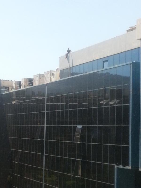 Τώρα-Απειλεί να πέσει