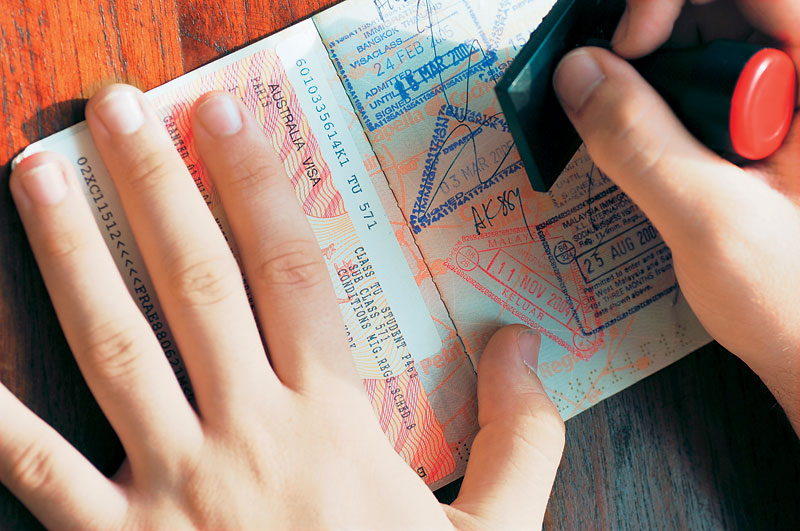 Φεύγουν 20 νέοι την εβδομάδα