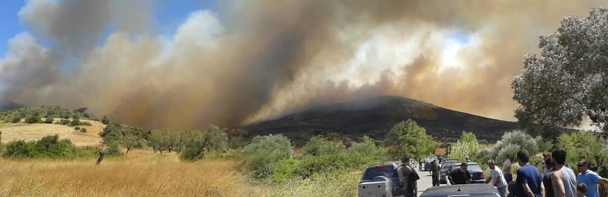 Τώρα-Εκκενώνουν χωριό στην Εύβοια