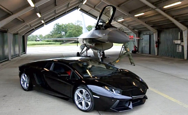 Ταύρος εναντίον γερακιού!