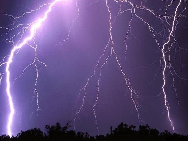 Η καταιγίδα Ισαάκ απειλεί τη Φλόριντα