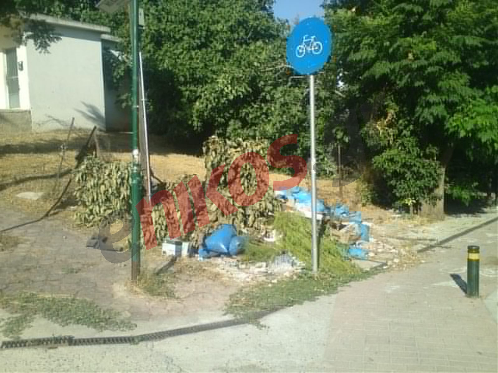 Ζουν με τα σκουπίδια ένα μήνα