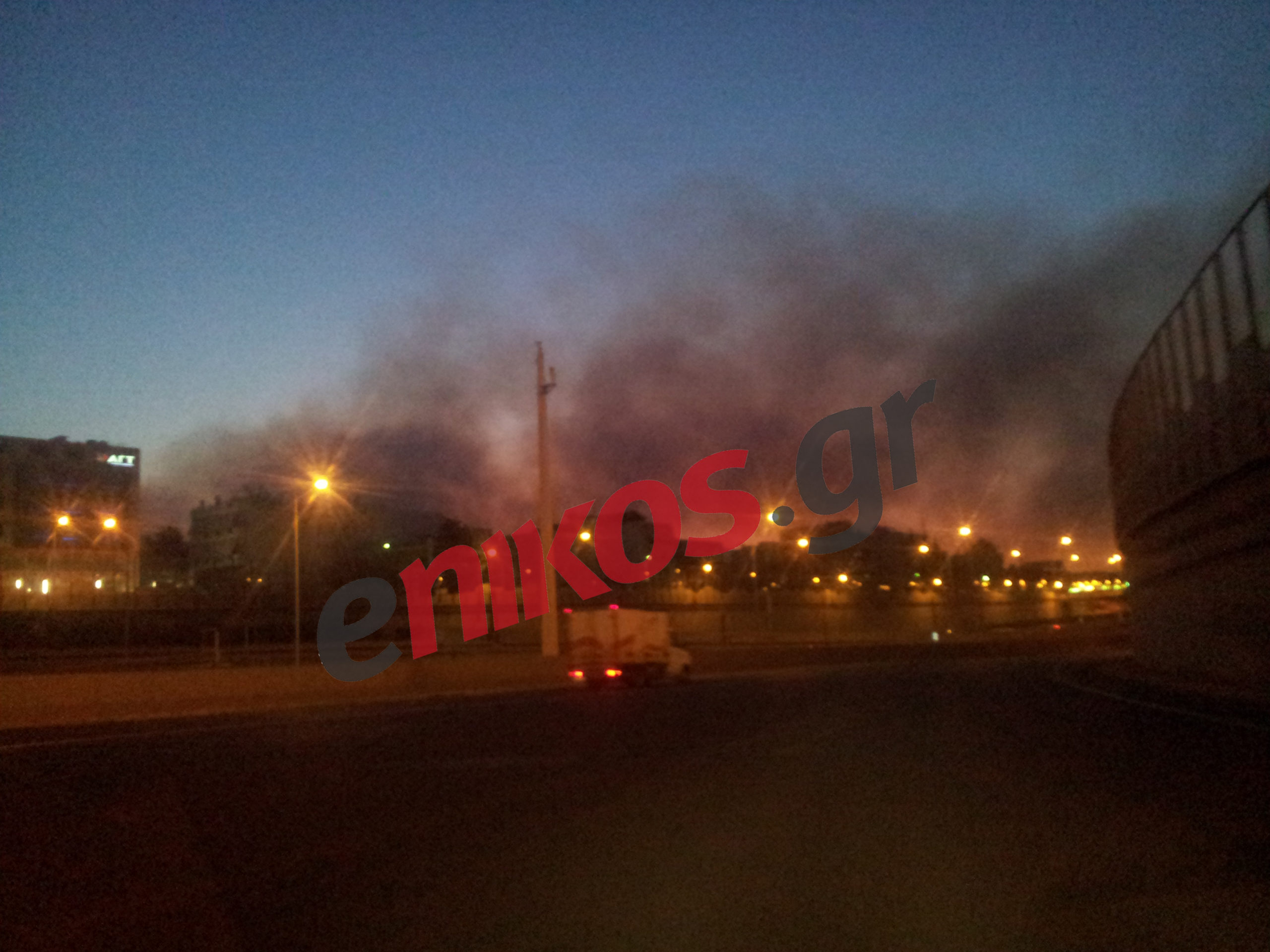 Καπνοί «πνίγουν» την Αττική