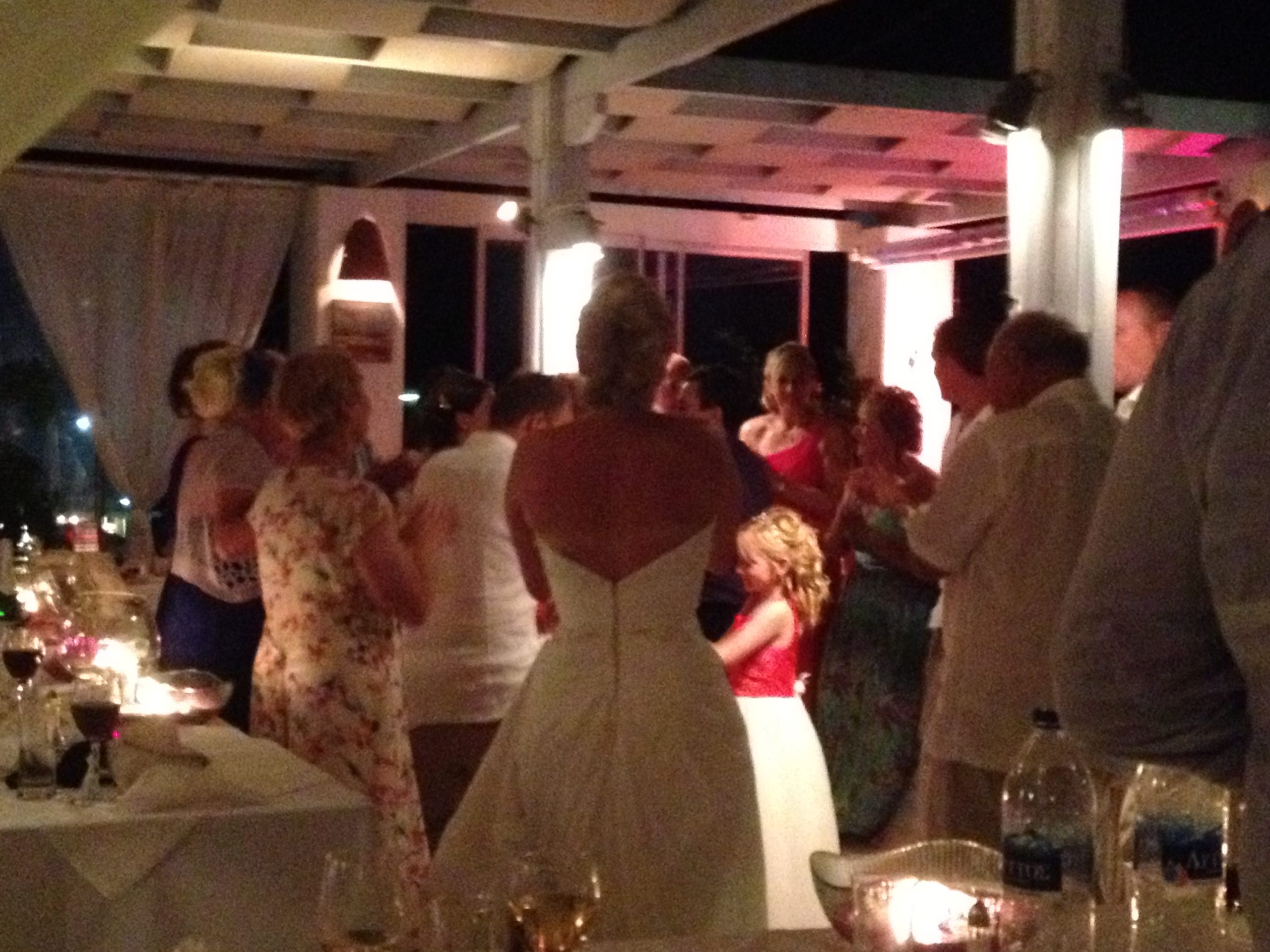 Γάμος Άγγλων στη Σαντορίνη…