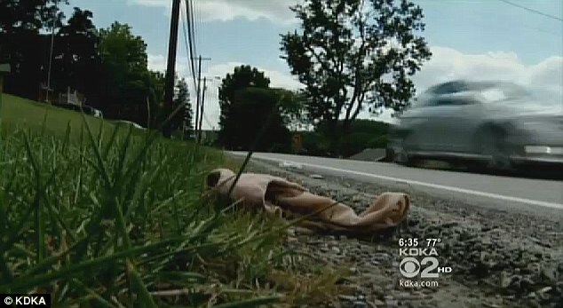 Πέταγε τα εσώρουχά της