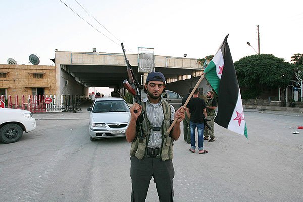 Μαίνονται οι μάχες στη Συρία