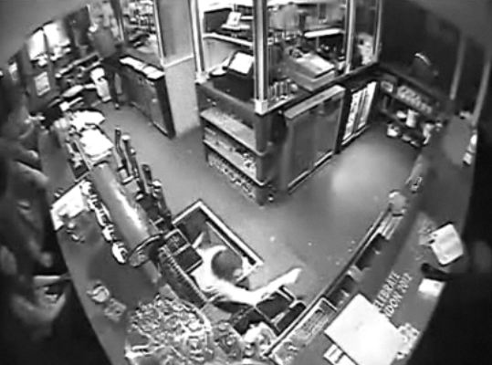 Προσοχή στο κενό!