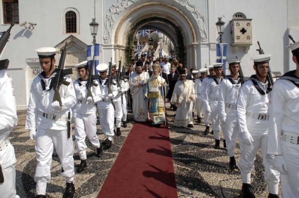 Κοσμοσυρροή στην Τήνο