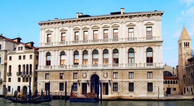 Πουλάνε κάστρα και παλάτια