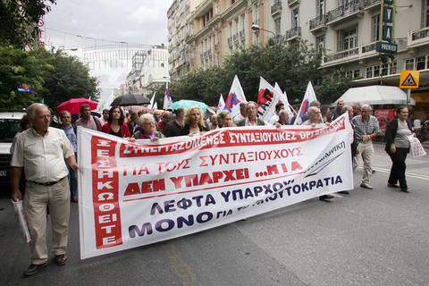 Διαμαρτυρία στη ΔΟΥ Καλαμαριάς
