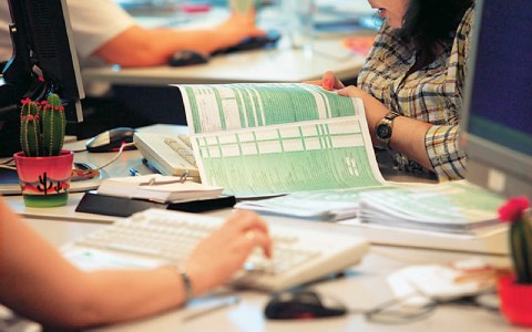 Καρκινοπαθής και άνεργος καταγγέλλει