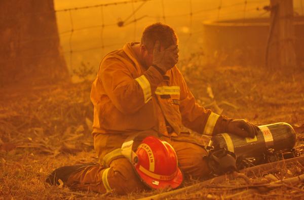 Σκοτώθηκε πυροσβέστης
