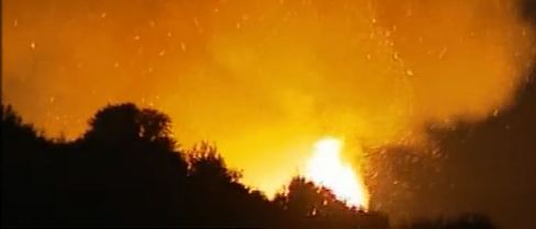 Η πυρκαγιά απειλεί την Αχλαδερή