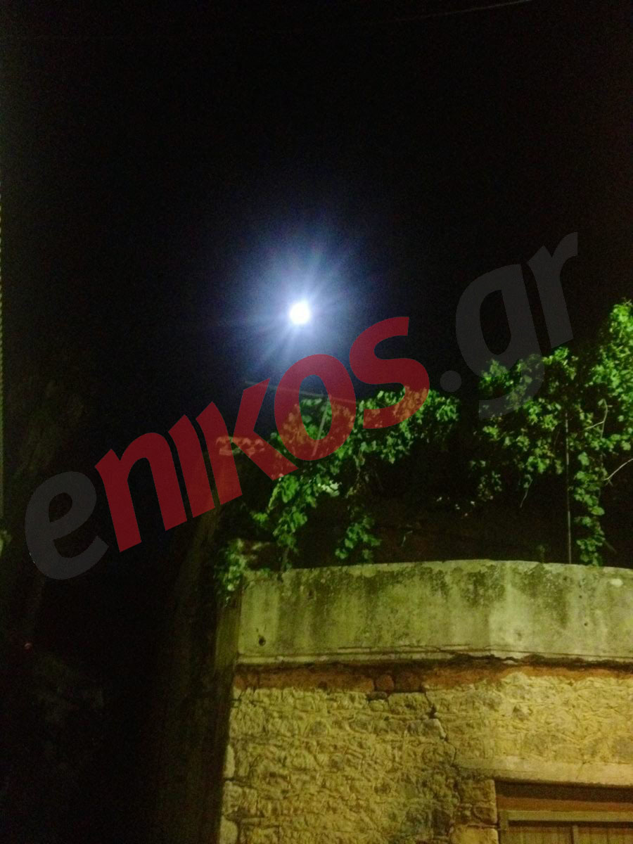 Η πανσέληνος στην Πλάκα