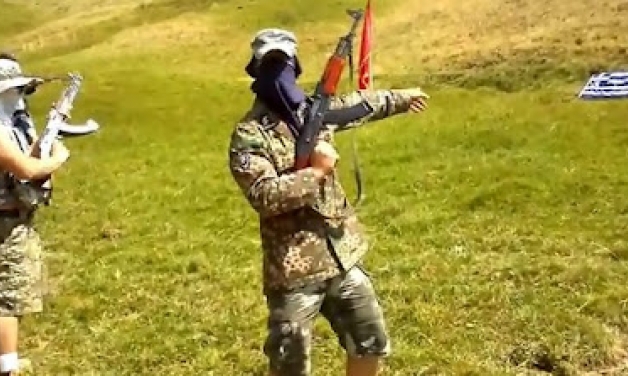 Πυροβολούν την Ελληνική Σημαία