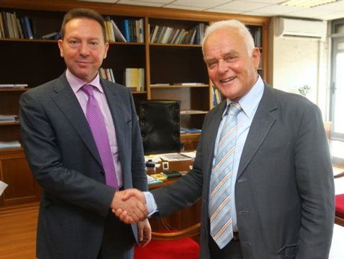 Μείον 150.000 δημόσιοι υπάλληλοι