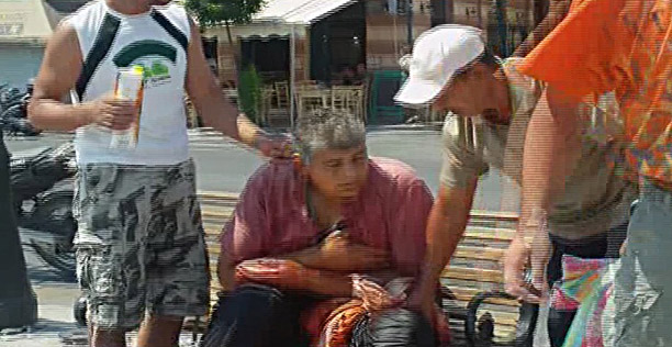 Βίντεο-Μαχαιρώματα μέρα μεσημέρι!