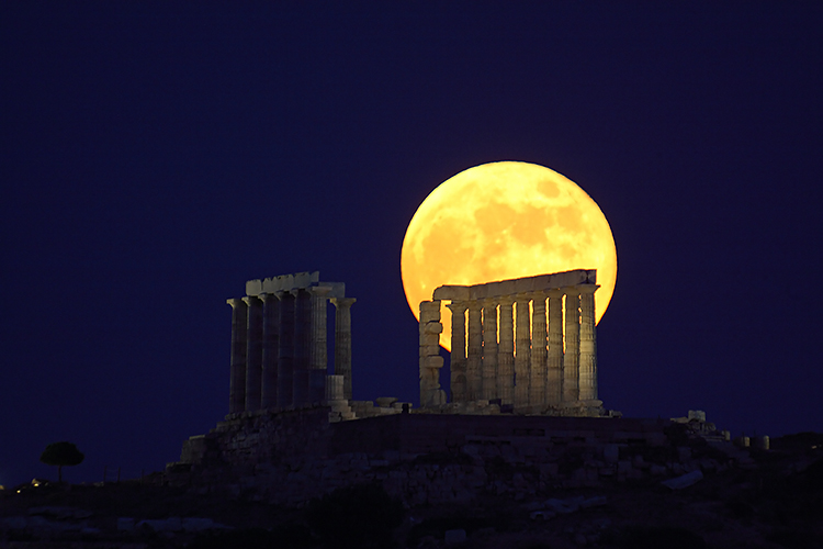 “Πολιτιστικό” ξενύχτι με πανσέληνο
