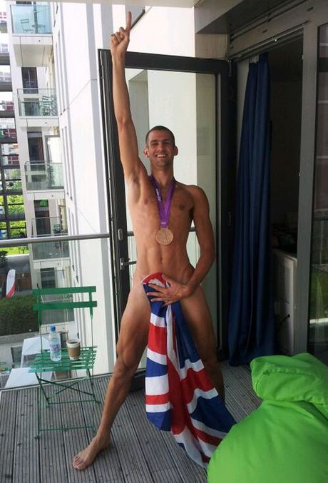 Ολυμπιονίκης φωτογραφήθηκε γυμνός