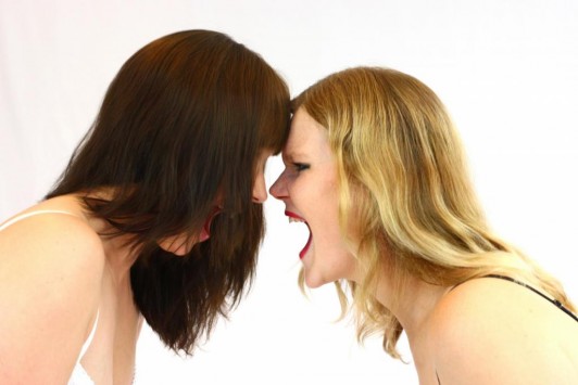 Δημοσιογράφος Vs μακιγιέζ