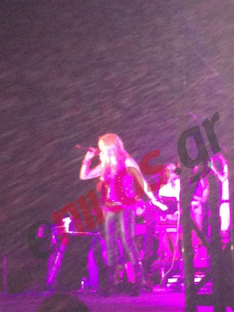 «Έντυσε» με πάθος τα τραγούδια!