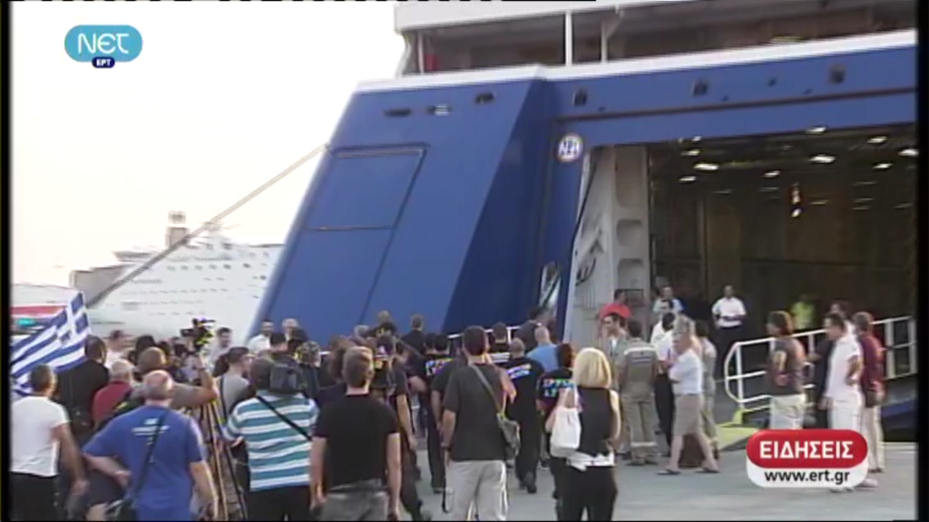 Βίντεο-Μέλη της Χ.Α. εισέβαλαν στο πλοίο που μετέφερε τον Πακιστανό