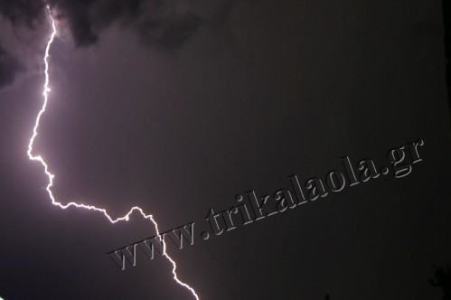 “Σχίζοντας” τον Τρικαλινό ουρανό